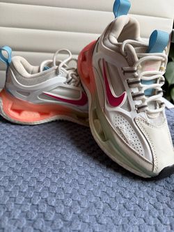Nike Air Max Genome Sneakers