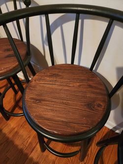 Counter top stools. Set of 4