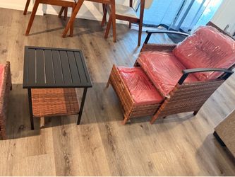 Juego de muebles de patio de 5 piezas, sillas de mimbre para exteriores con otomana extraíble y mesa auxiliar de metal, juego de conversación de ratán