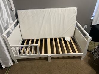 White wood Toddler bed