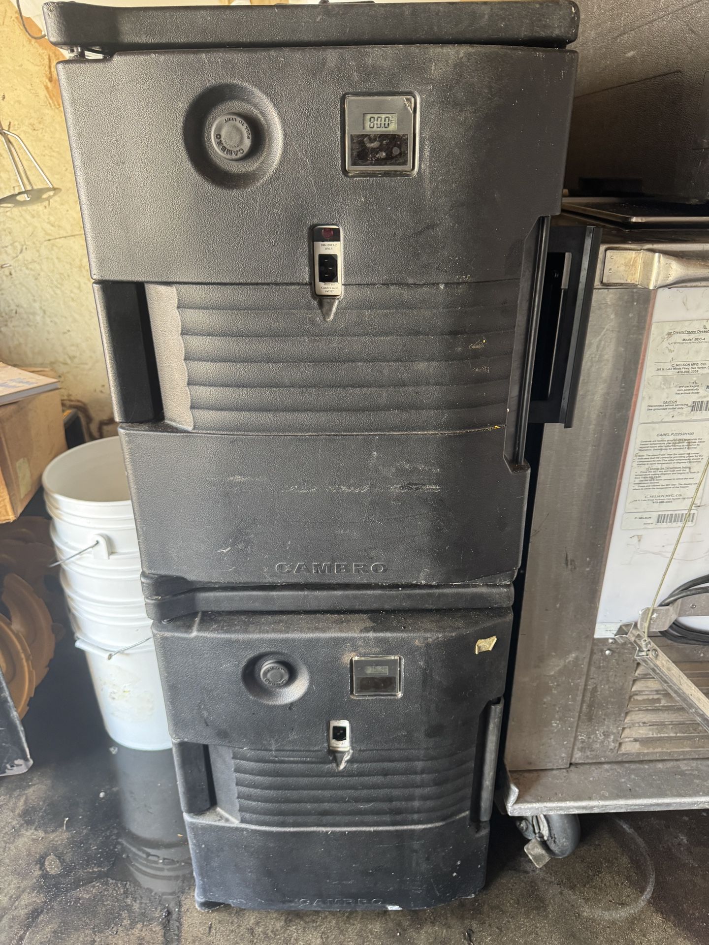Used Cambro Food Pan Carrier  - Cam6000 - 6 Full-Size Pan Max Capacity.