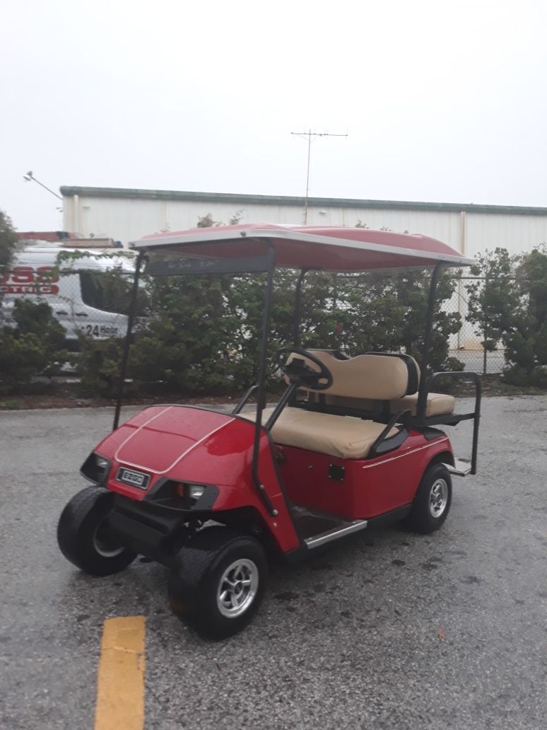 EZ-GO TXT 36V ELECTRIC GOLF CART - 4 PASSENGER