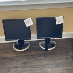 Computer Monitors (2) VGA 15”