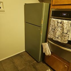 Small Fridge With Freezer For Apartment/Studio