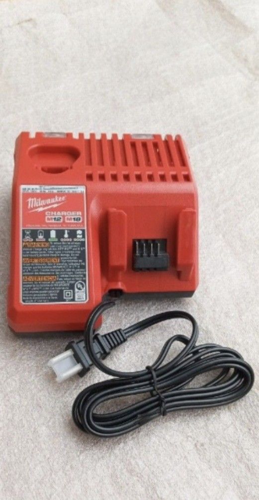 MILWAKEE M18/M12 BATTERY CHARGER NEW