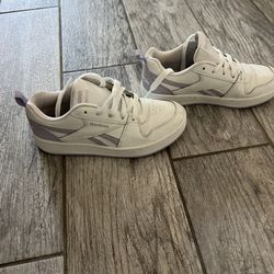 Kid’s Reebok. Size 2. White And Purple. Washed Clean. 