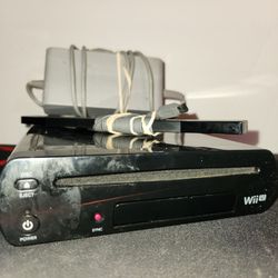 Nintendo WiiU 32GB Console Bundle With 4 Games (No Gamepad, No AV Cables)