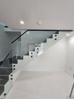 Glass stairs in all the measures