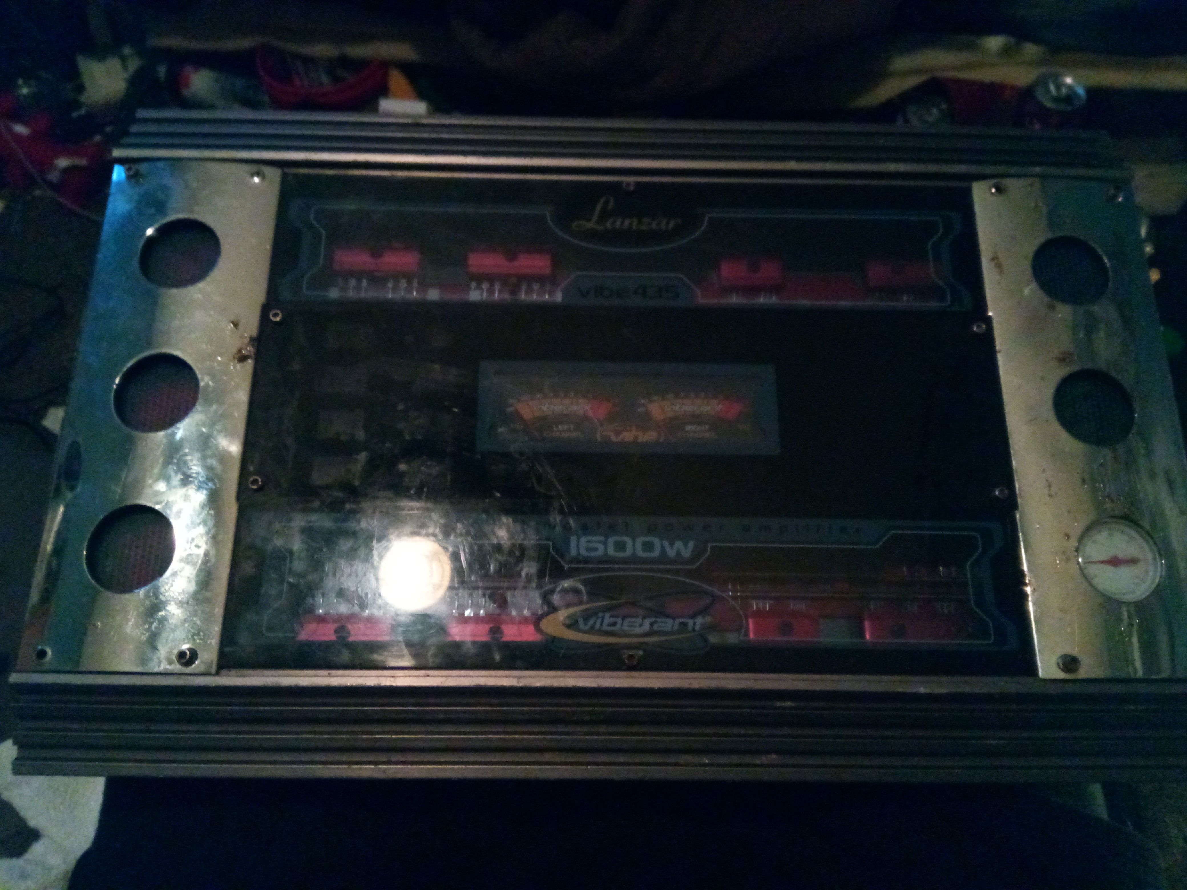 Lanzar vibe 435 1600 watt amp