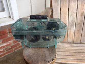 Bicycle chain cleaner
