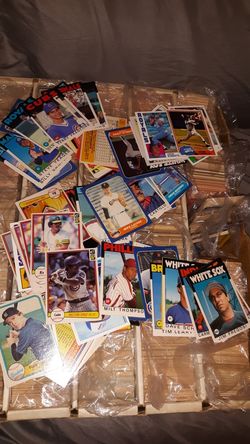 more than 2000 collectible cards of players of the great baseball leagues and more.