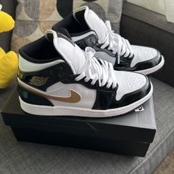 Jordan 1 Size 8.5 MENS 