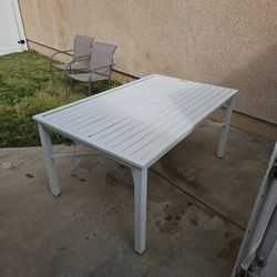 Free Metal Table