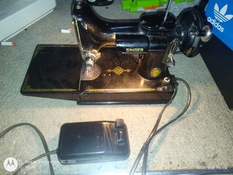 Vintage Singer Sewing Machine with Foot Pedal