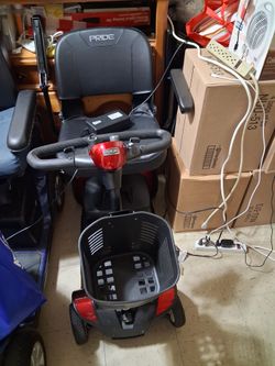 BRAND NEW IN GREAT CONDITION 4 WHEEL SCOOTER