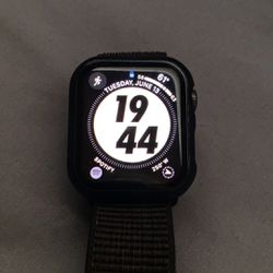 Nike Apple Watch SE 44mm Cellular