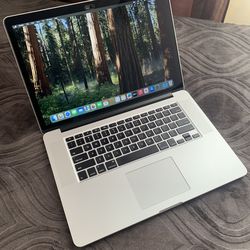 2015 15"inch Intel Core i7 Retina MacBook Pro, 1TB SSD, 16GB RAM. RUNS🏃‍♂️FAST AND SMOOTH. macOS Sequoia Installed.