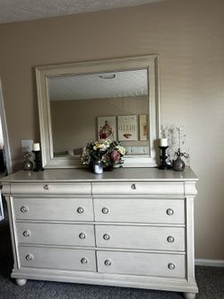 Real Wood King Bedroom Set With 2 Night Stand