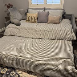 Daybed With Rollout Trundle And 2 Twin Mattresses