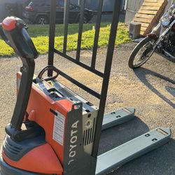 Pallet jack.
