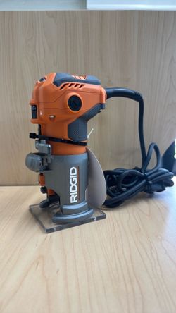 RIDGID 5.5 AMP COMPACT FIXED-BASE CORDED ROUTER USED
