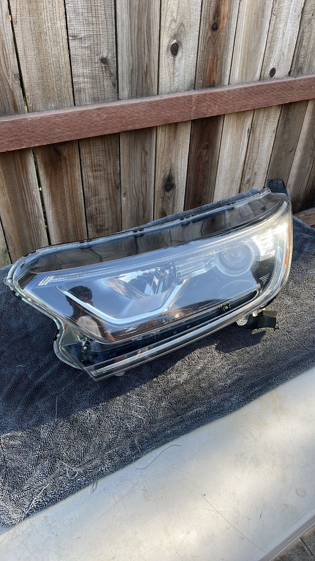 2022 Honda CR-V Drivers Headlight (original)