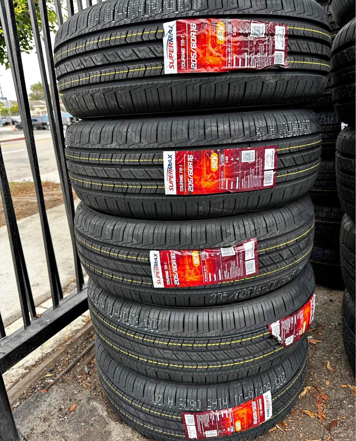 205/60/16 Supermax Tires Nueva Con 50.000 Millas De Garantía