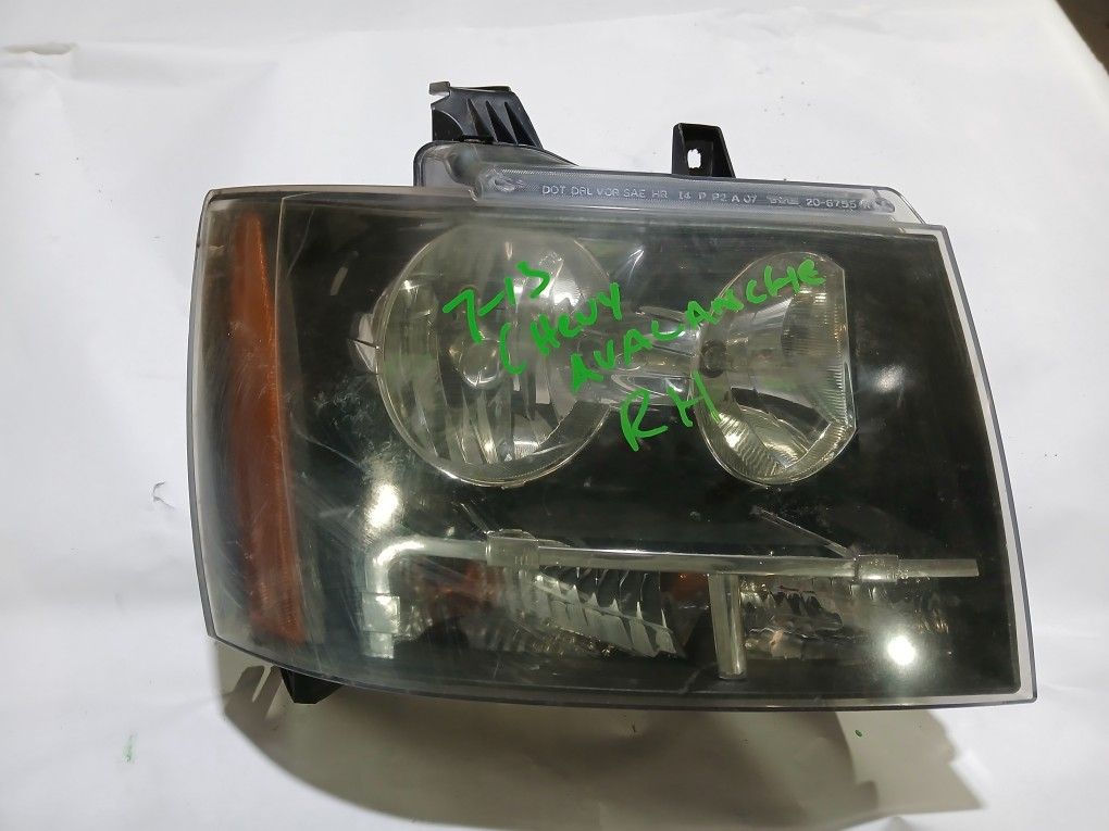 2007-2013 Chevrolet Avalanche Headlight RH