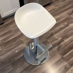 Bar stool