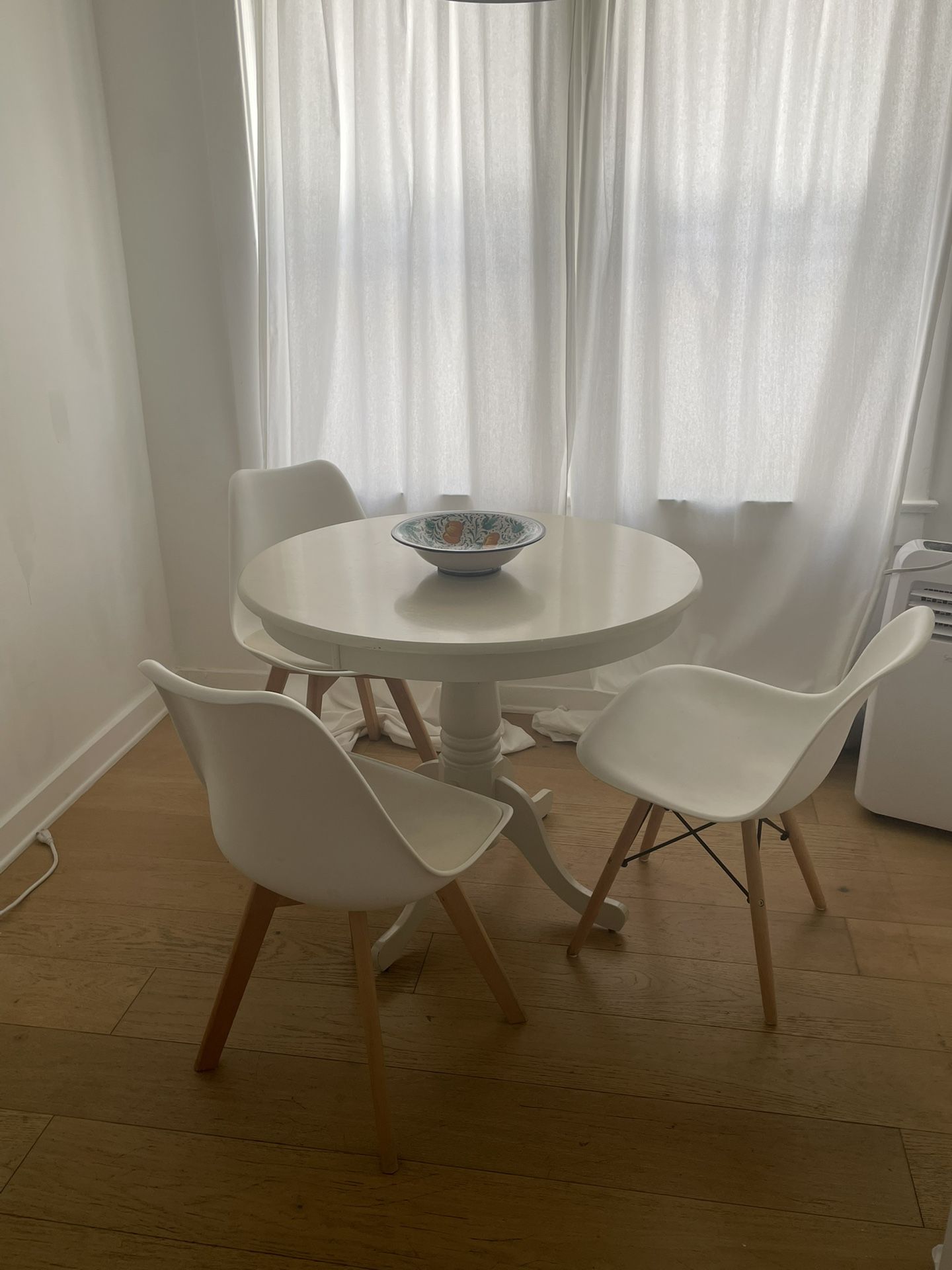 White Dining Table & Chairs