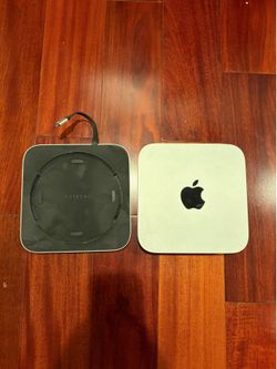 Mac Mini M1 with 16GB ram and 256 gb SSD + Satechi docking station