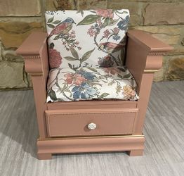 Toddler’s Reading Chair 