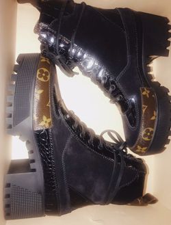 Louis Vuitton Laureate Platform Desert Boots In Black