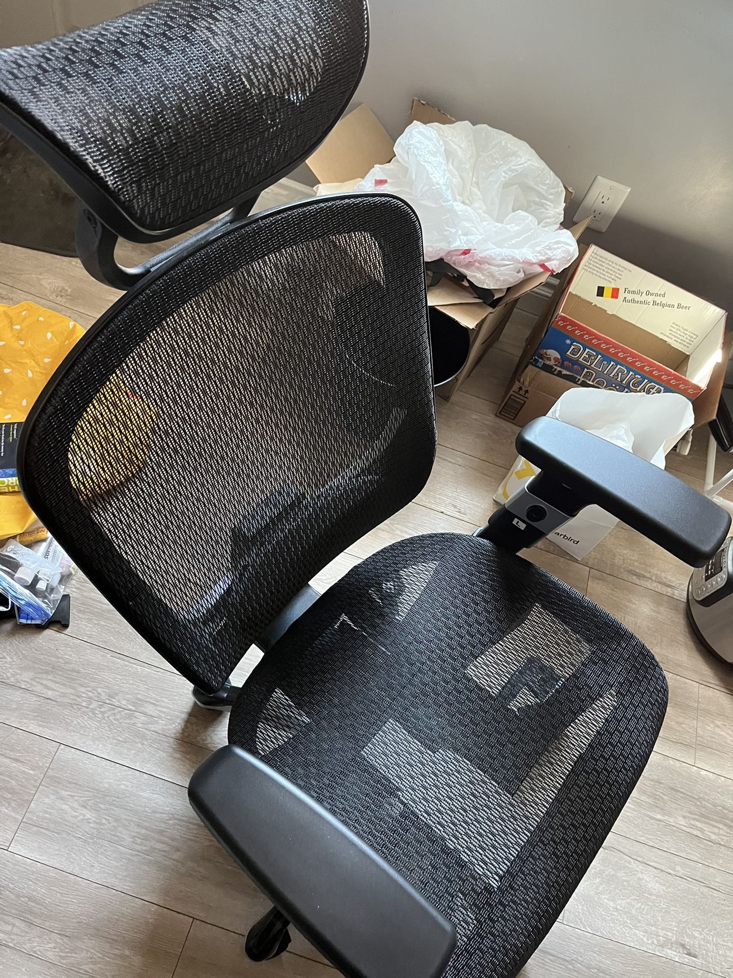 Staples Hyken Ergonomic Mesh Swivel Task Chair, Black (UN59460)