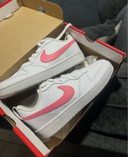Nike size 6.5 Y