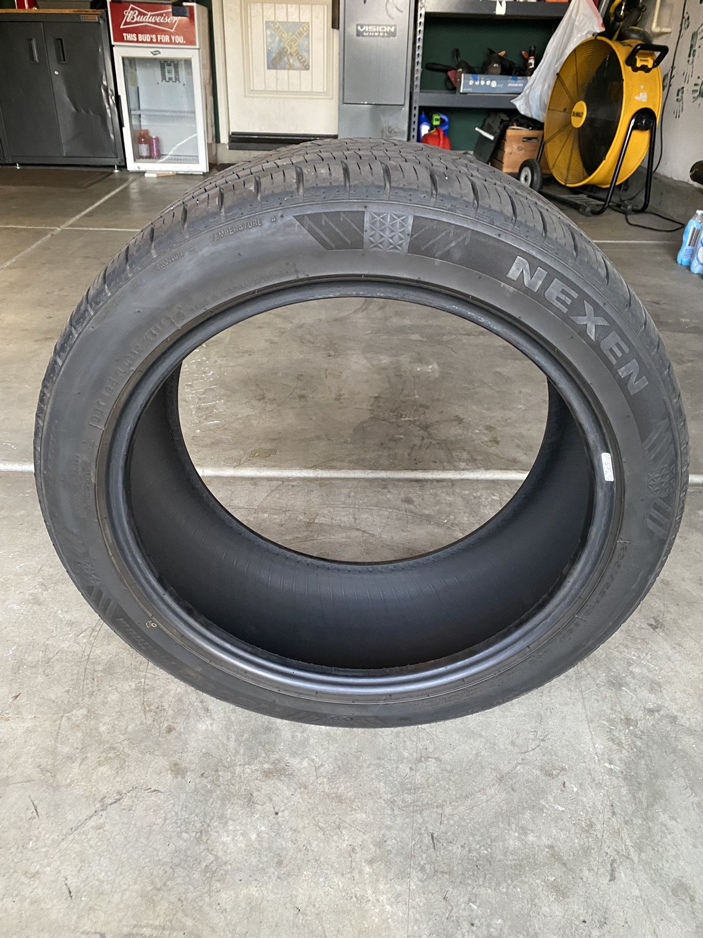 Nexen 235/45/18