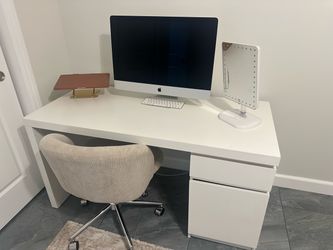 Computer desk