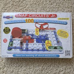 SNAP CURCUITS Jr.    by elenco