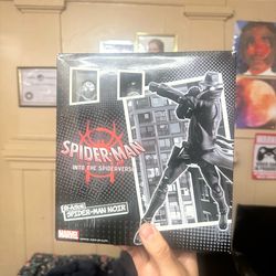 Sentinel spider noir