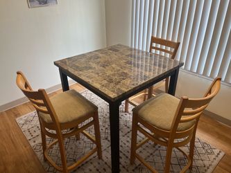 Dining table set