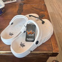 ♥️♥️Brand New Wild Wear Clogs shoes For Women And Men Size 7♥️♥️