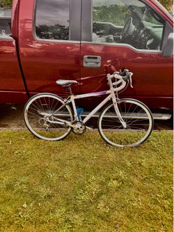 Womens small/med specialized dolce racing road bike