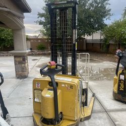 Forklifts/ Walkie Stackers( Nissan,Yale,Raymond 