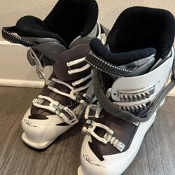 Women’s Ski Boots Salomon Size 23.5