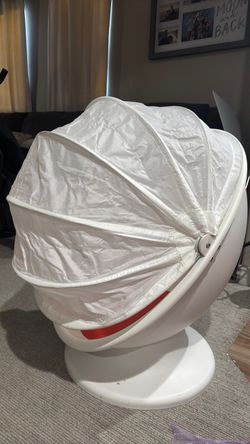 Toddler swivel chair