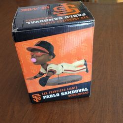 Pablo Sandoval SF Giants Diving bubblegum Bobblehead New, in original box.
Light outer box wear. Please see photos for details.
Weight 1lb 6oz plus sh