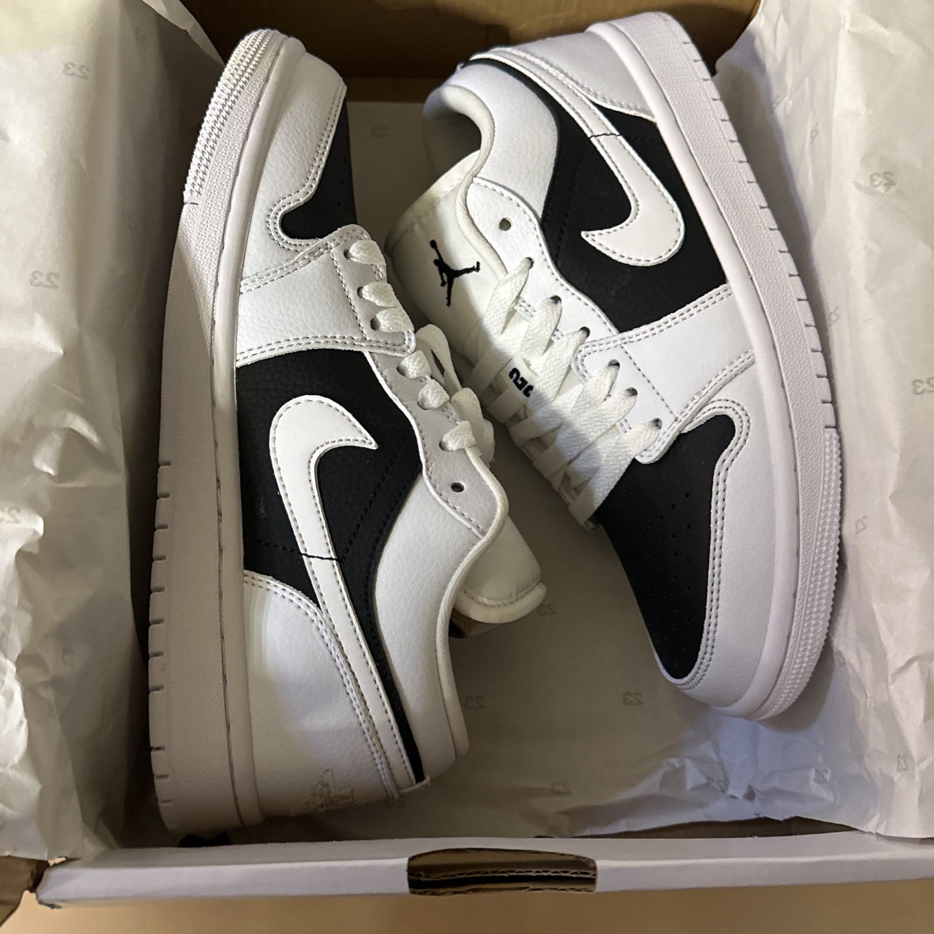 7-1/2 Unisex Original Jordan/Nike Tennis Shoes