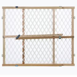 Diamond Mesh Wooden Baby Gate