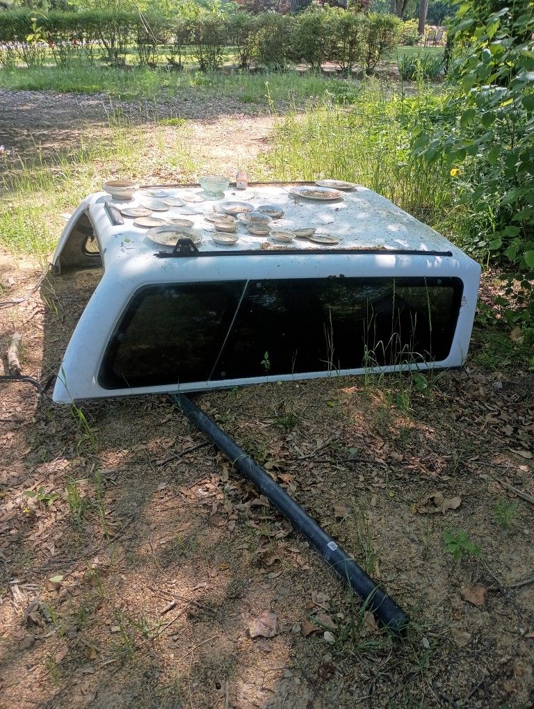 Camper Shelf Of A 2005 GMC 2500 Needs Work