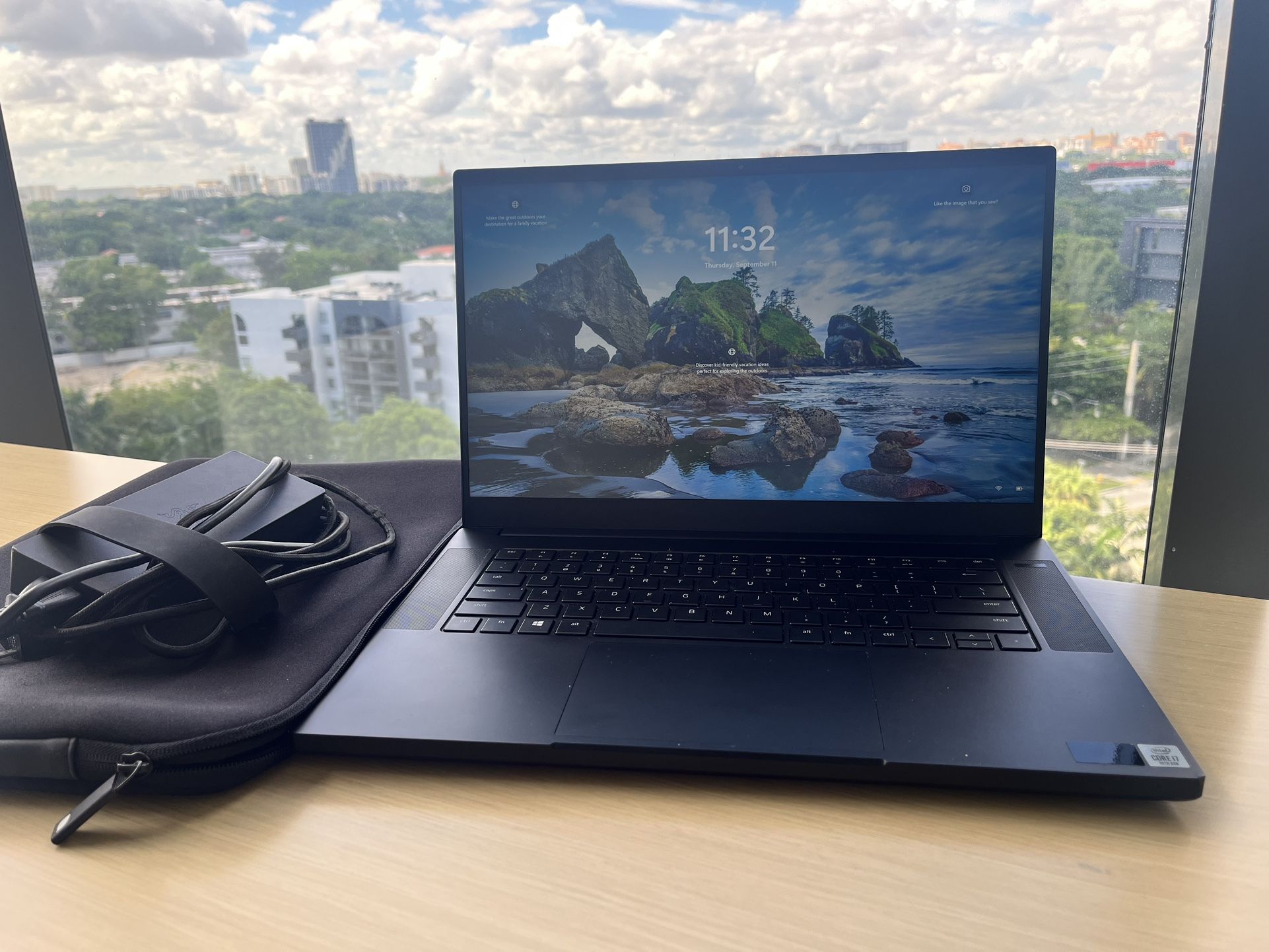 Razer Blade 15 Gaming Laptop | RTX 3070 - i7-10750H - 16GB RAM - QHD 165Hz - Sleek RGB - VR & Creator Ready